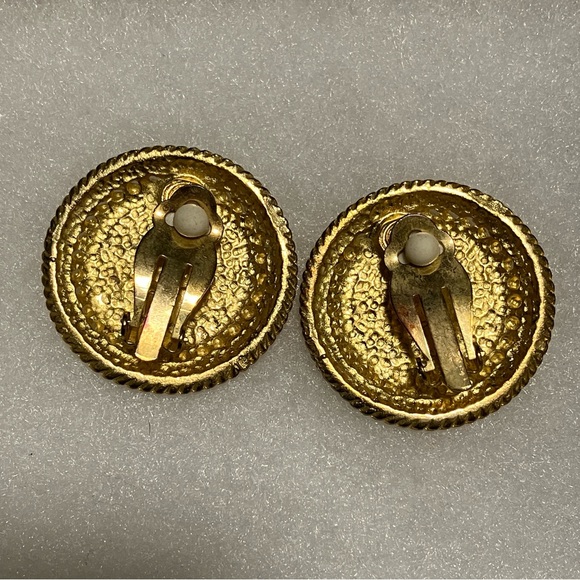 Vintage Black Gold Tone Rope Style Trim Round Clip On Earrings - Picture 4 of 4